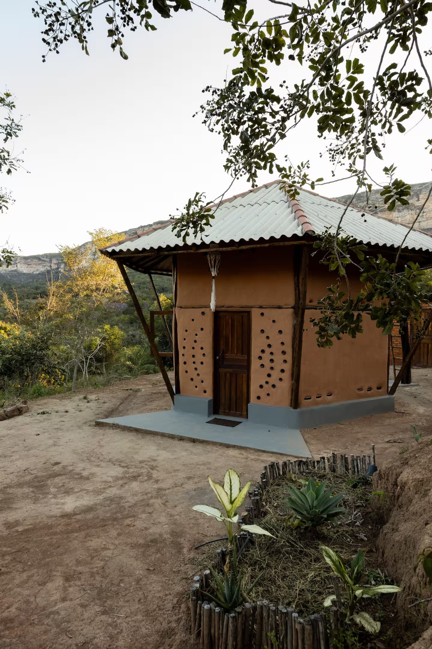 Mimosa House — refúgio selvagem na Chapada Diamantina, com vista para a Cachoeira do Fundão