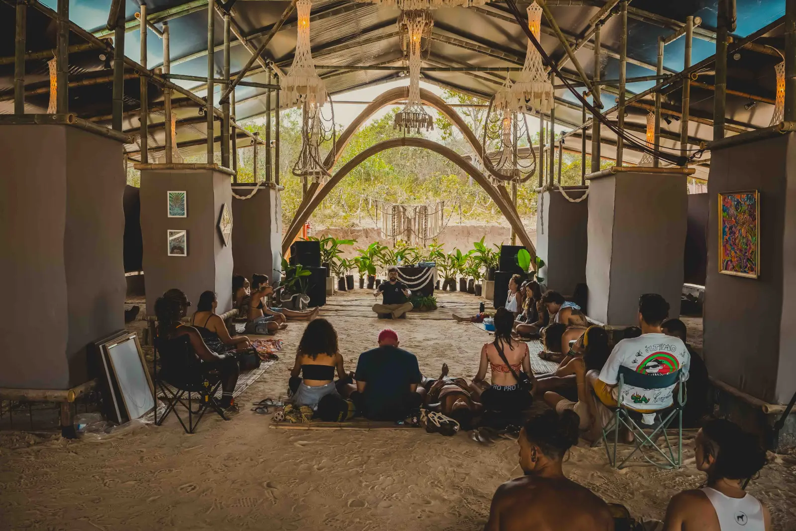 Interior do Templo de Arte Visionária na Chapada Diamantina